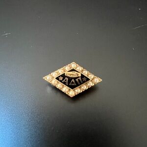 Alpha Delta Pi Vintage Crown Pearl Sorority Pin 10K
